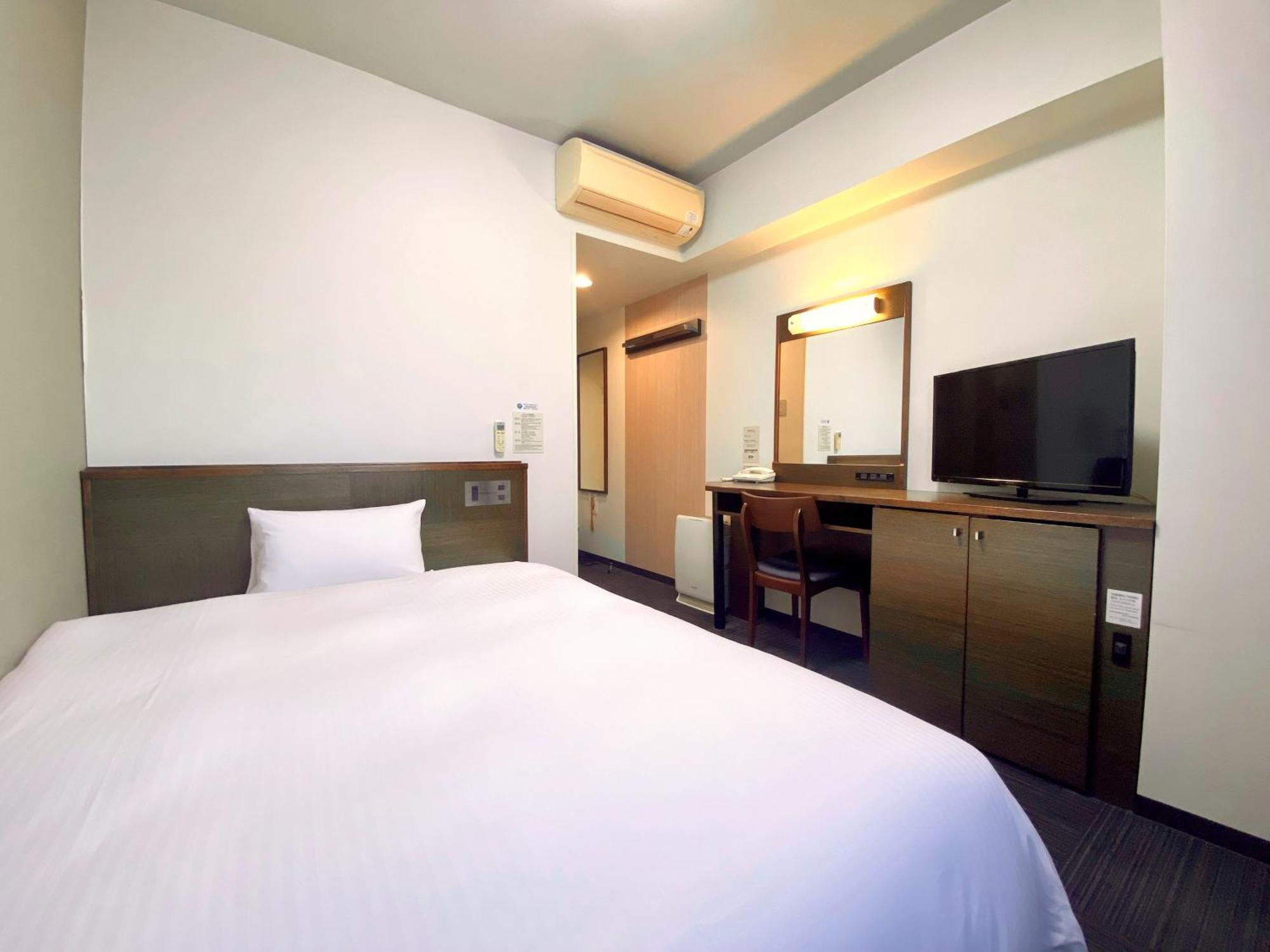 Hotel Route-Inn Ashikaga Ekimae Екстер'єр фото