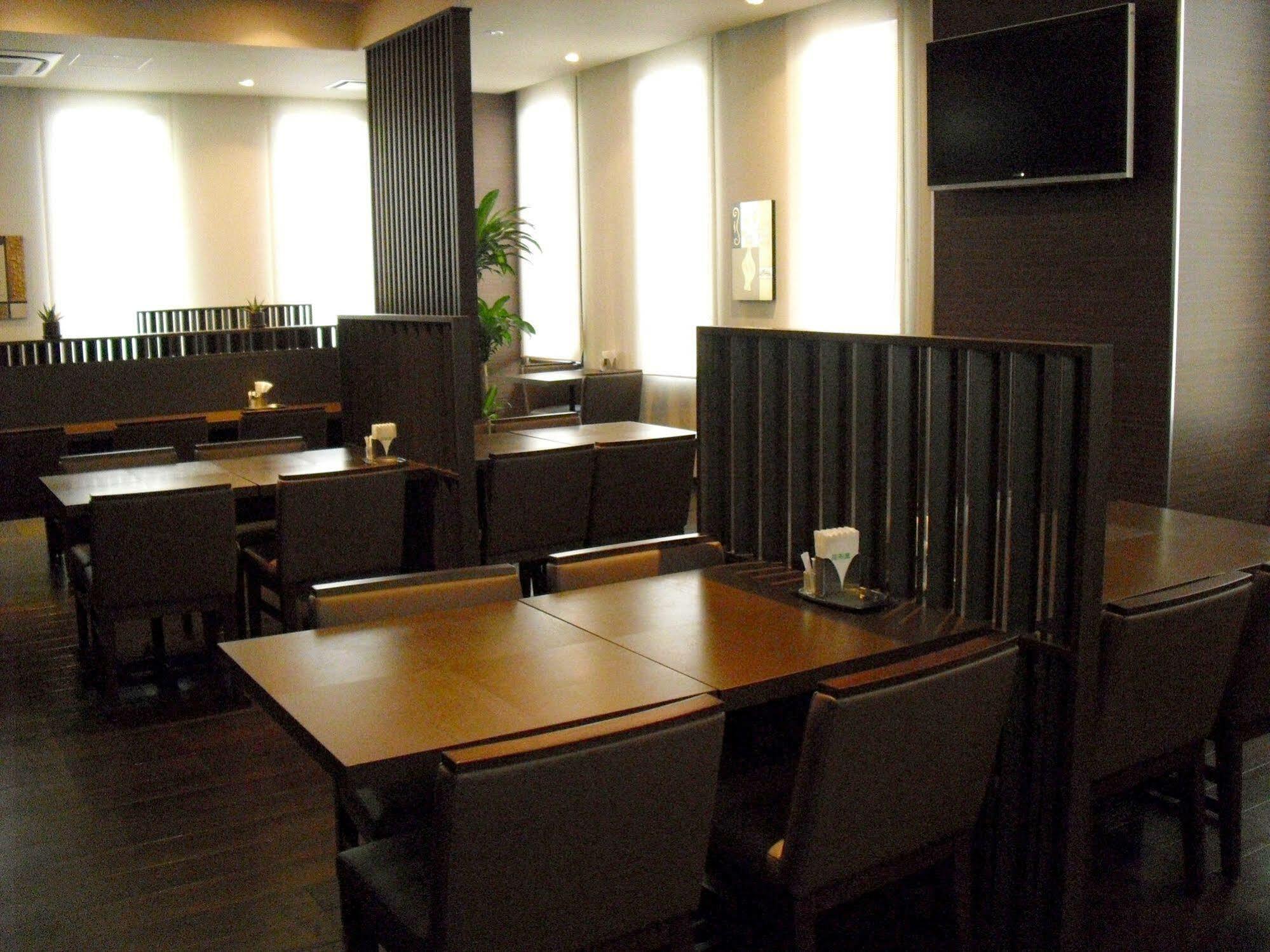 Hotel Route-Inn Ashikaga Ekimae Екстер'єр фото