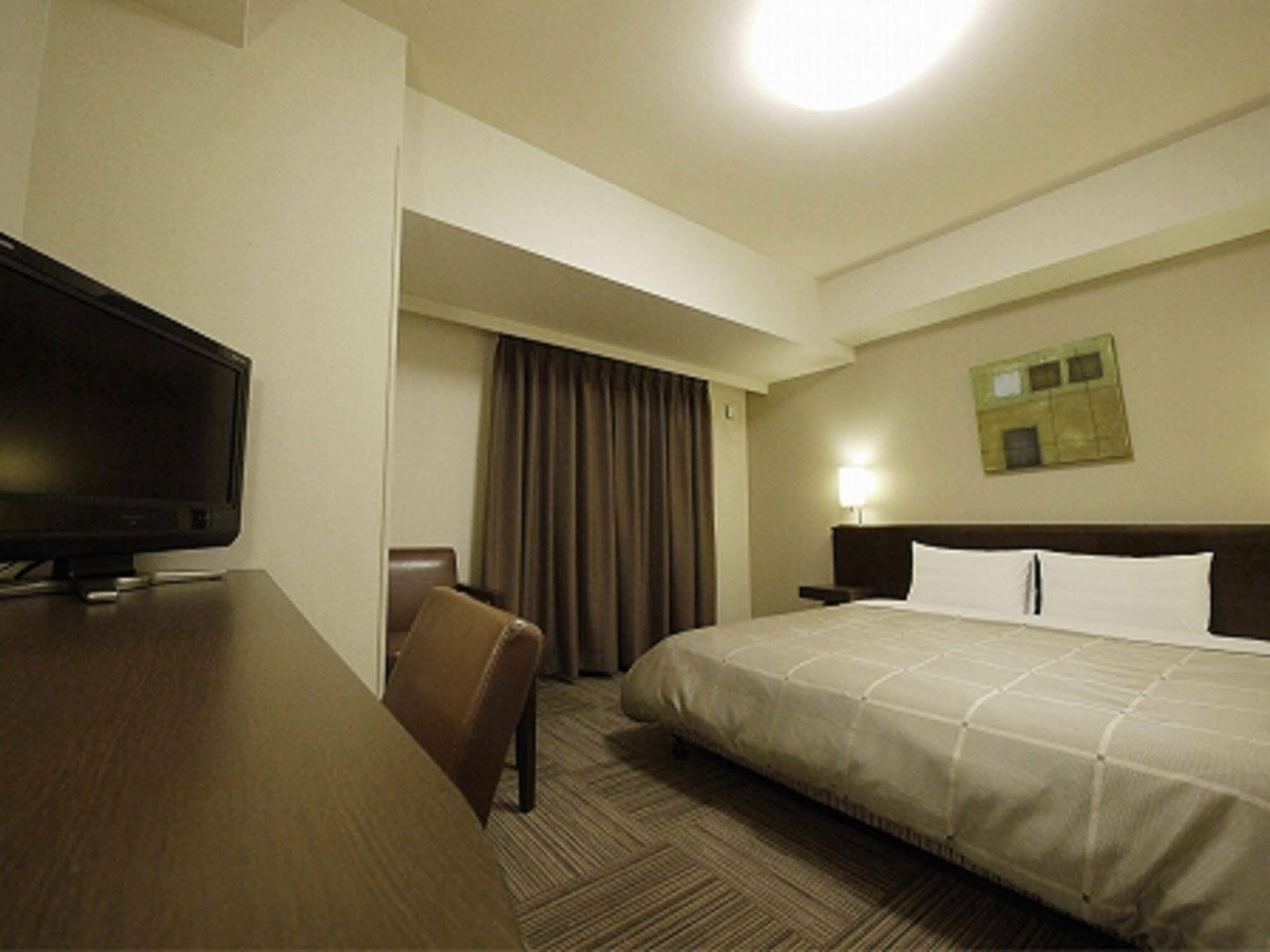 Hotel Route-Inn Ashikaga Ekimae Екстер'єр фото